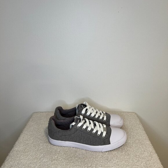 G by Guess | Oleex Sneakers - Picture 2 of 7